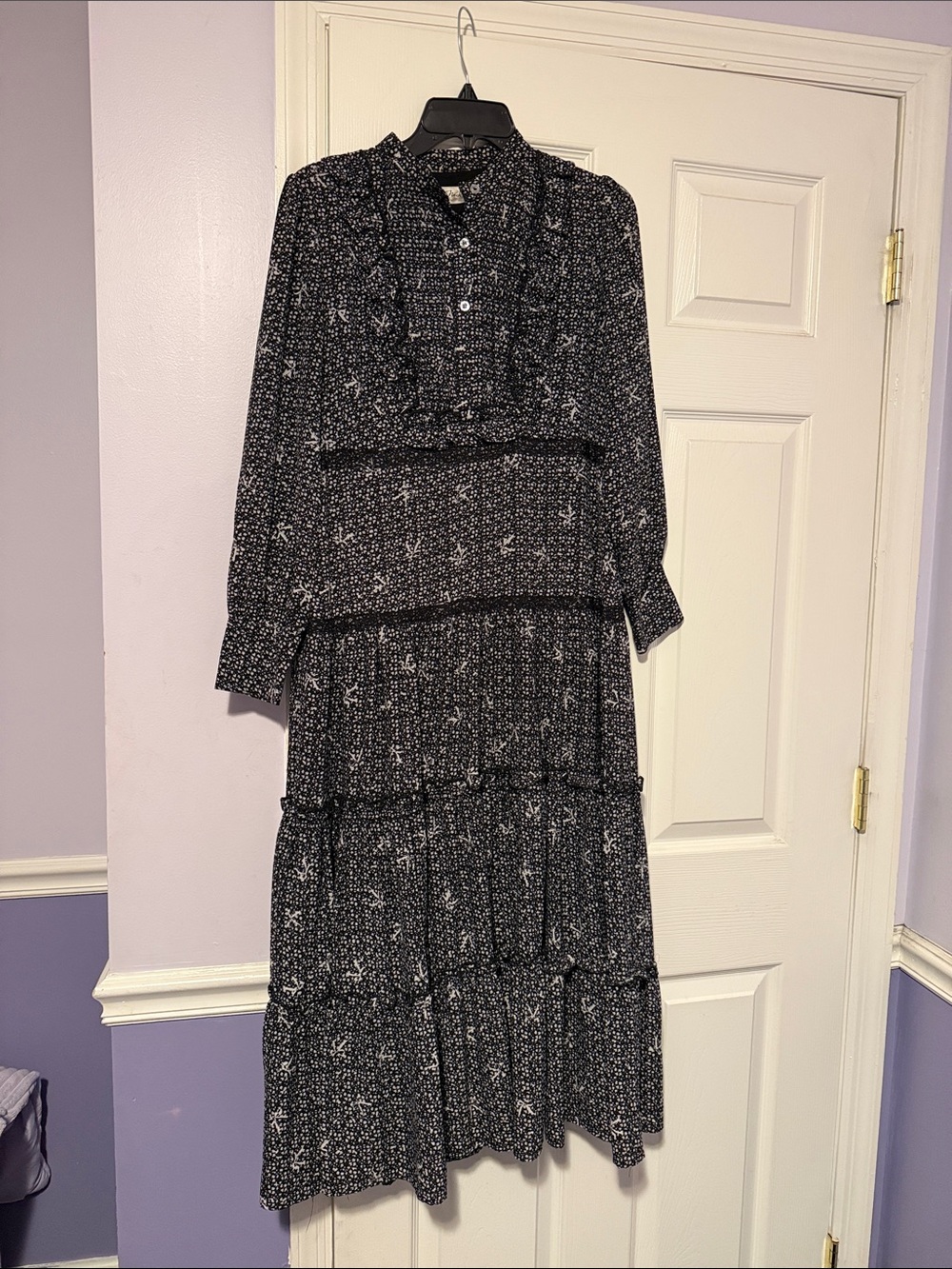 Black Floral Ruffle Tiered Long-Sleeve Midi Dress - Classic Feminine Style